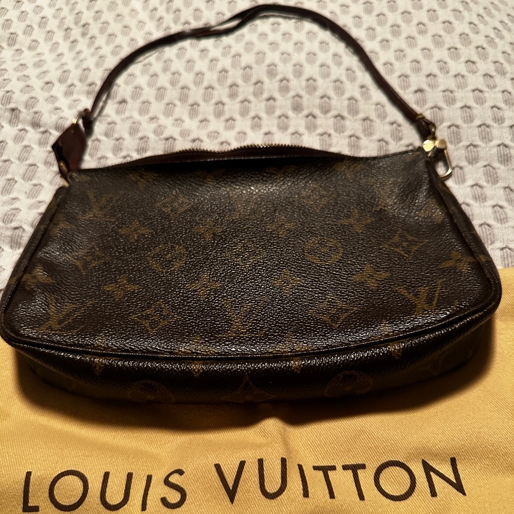 Louis Vuitton Pochette
